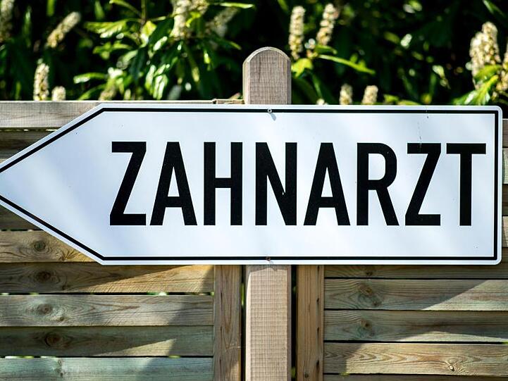 Ein Zahnarzt konnte sich vor Gericht nicht gegen die Internet-Plattform Jameda durchsetzen.