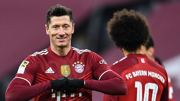 Münchens Robert Lewandowski jubelt über seinen Treffer zum 4:0.