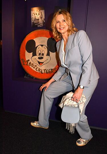 Schauspielein Veronica Ferres lässt sich die Disney-Sause nicht entgehen.