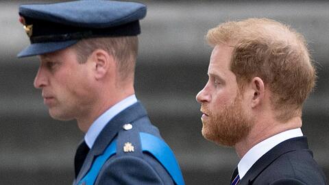 Prinz William und Prinz Harry sind momentan nicht gut aufeinander zu sprechen.