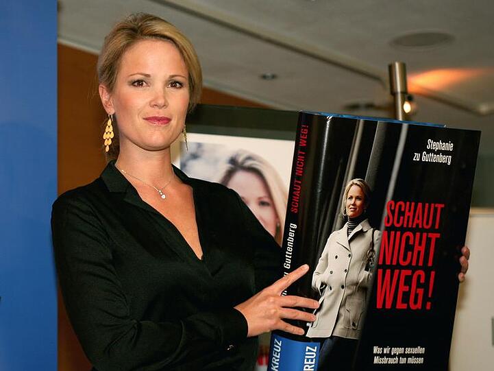 Stephanie zu Guttenberg steht zum Auftakt von "Tatort Internet" vor der Kamera.