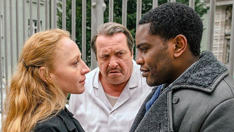 Brigitte Hobmeier mit ihren Filmpartner Andreas Giebel und Tony Mpoudja Brigitte Hobmeier mit ihren Filmpartner Andreas Giebel und Tony Mpoudja