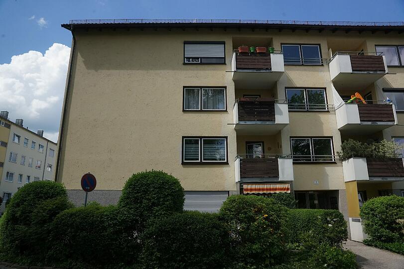 In diesem Wohnhaus in Geretsried wurde die Leiche der 56-Jährigen gefunden.