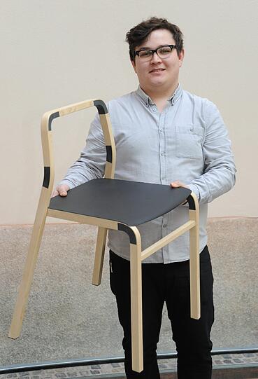 Joseph Maurus Wandinger mit seinem preisgekrönten Designerstück.