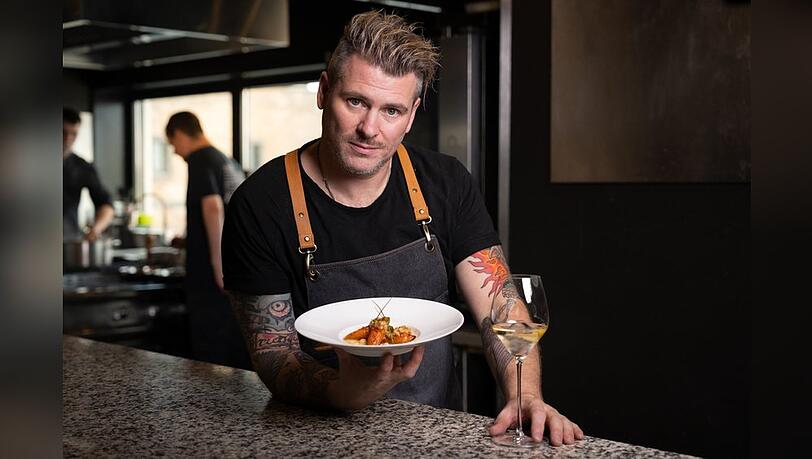 In seinem Restaurant Ox & Klee präsentiert Daniel Gottschlich Sterneküche. In seinem Restaurant Ox & Klee präsentiert Daniel Gottschlich Sterneküche.