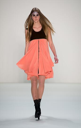 Das Modelabel Rebekka Ruetz präsentiert die neue Herbst/Winter-Kollektion auf der Fashion Week in Berlin.