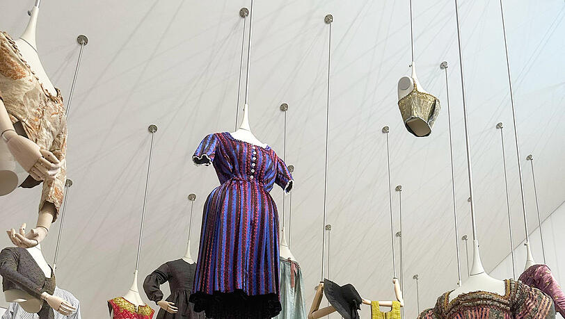 Die Trachtengewandausstellung. Die Trachtengewandausstellung.