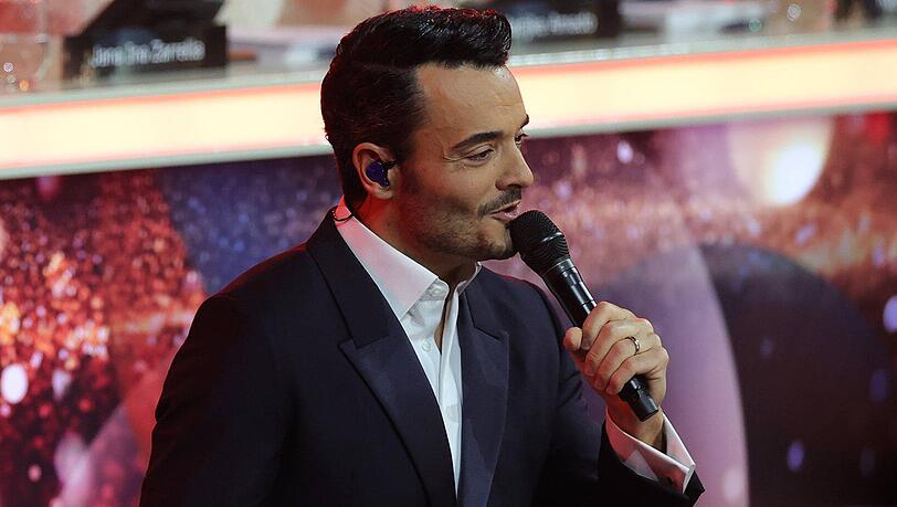 Im ZDF sammelt Giovanni Zarrella in der Weihnachtszeit Spenden für den guten Zweck. Im ZDF sammelt Giovanni Zarrella in der Weihnachtszeit Spenden für den guten Zweck.