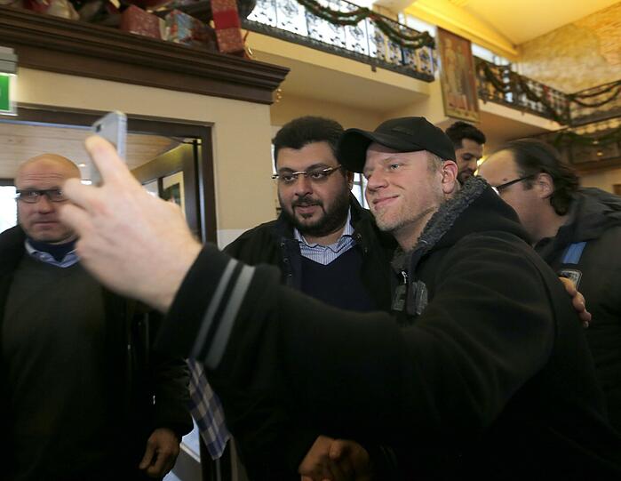 Nach der Pressekonferenz gab es ein gemeinsames Mittagessen mit den Löwen-Fans im Pschorr-Bräuhaus. Auch Investor Hasan Ismaik und Präsident Peter Casalette waren vor Ort.
