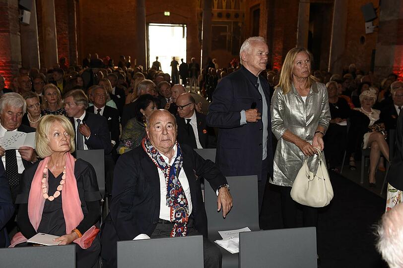 Roland Kuffler und Frau Doris mit Werner Baldessarini und Sybille Beckenbauer