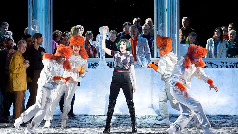 "La Boheme" in Bernd Mottls Inszenierung im Gärtnerplatztheater. "La Boheme" in Bernd Mottls Inszenierung im Gärtnerplatztheater.