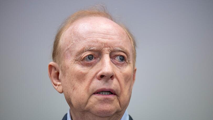 Bleibt trotz Fristablaufs auf freiem Fuß: Alfons Schuhbeck. (Archivbild) Bleibt trotz Fristablaufs auf freiem Fuß: Alfons Schuhbeck. (Archivbild)