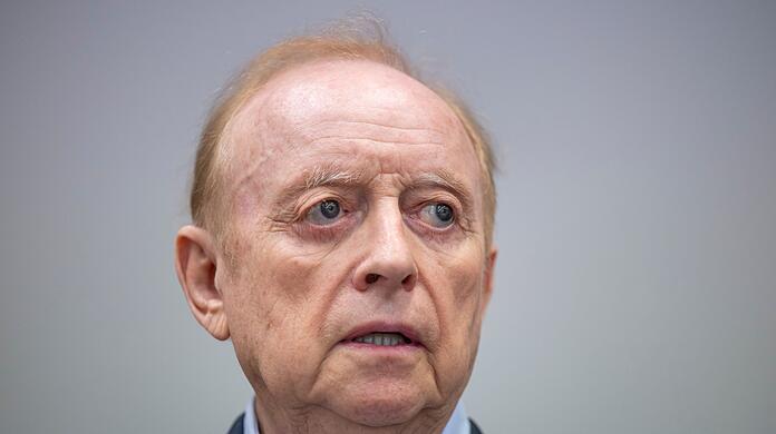 Bleibt trotz Fristablaufs auf freiem Fuß: Alfons Schuhbeck. (Archivbild) Bleibt trotz Fristablaufs auf freiem Fuß: Alfons Schuhbeck. (Archivbild)