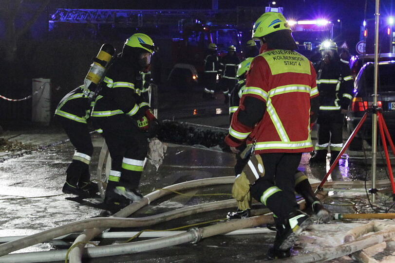 Der Keller und die Garage des Einfamilienhauses in Kolbermoor brannten völlig aus. Die Bilder.