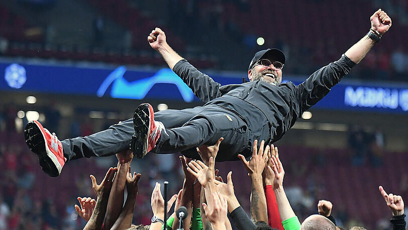 Jürgen Klopp wird gefeiert. Jürgen Klopp wird gefeiert.