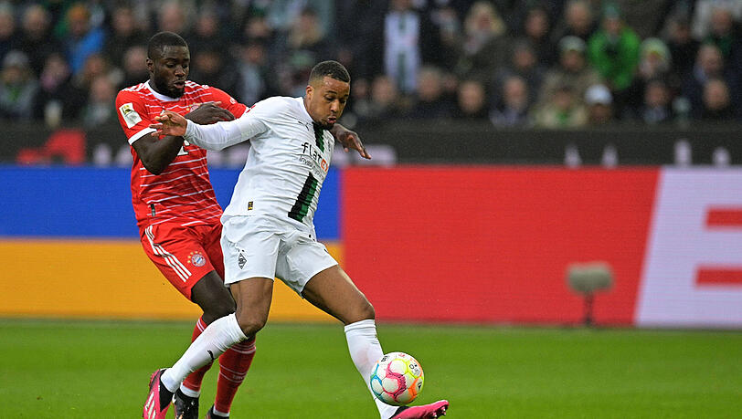 Flog nach diesem Zweikampf vom Platz: Dayot Upamecano (l.).