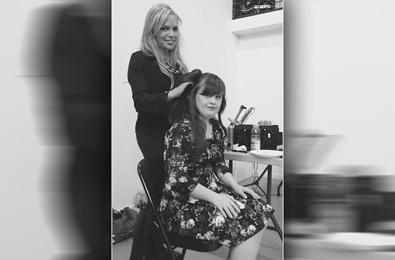 Jamie Brewer postete ein Backstage-Foto vor der Show