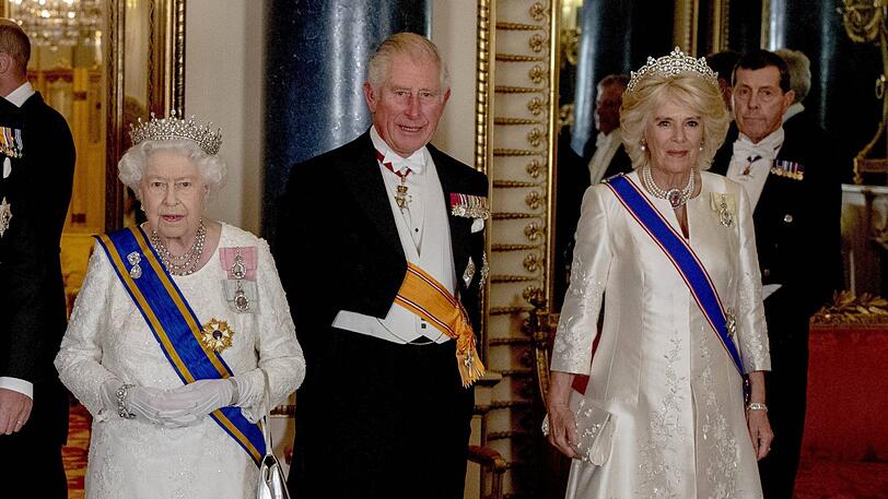 Queen Elisabeth II., Prinz Charles und Herzogin Camilla bei einem Empfang im Buckingham Palast im Herbst 2018.