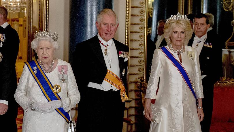 Queen Elisabeth II., Prinz Charles und Herzogin Camilla bei einem Empfang im Buckingham Palast im Herbst 2018. Queen Elisabeth II., Prinz Charles und Herzogin Camilla bei einem Empfang im Buckingham Palast im Herbst 2018.