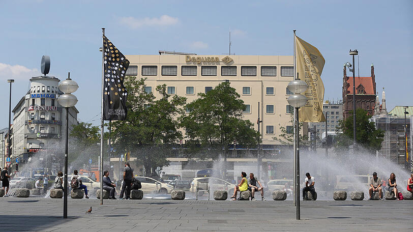 Sonne satt und Temperaturen über 33 Grad: Mitten in der Stadt lässt es sich trotzdem aushalten.