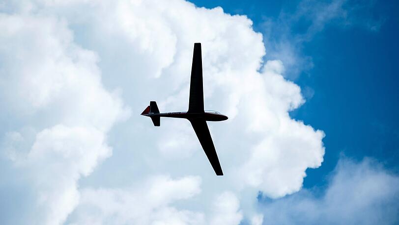 Trotz bester Fernsicht sind im bayerischen Schwaben zwei Leichtflugzeuge zusammengestoßen - mit tödlichen Folgen. (Symbolfoto) Trotz bester Fernsicht sind im bayerischen Schwaben zwei Leichtflugzeuge zusammengestoßen - mit tödlichen Folgen. (Symbolfoto)