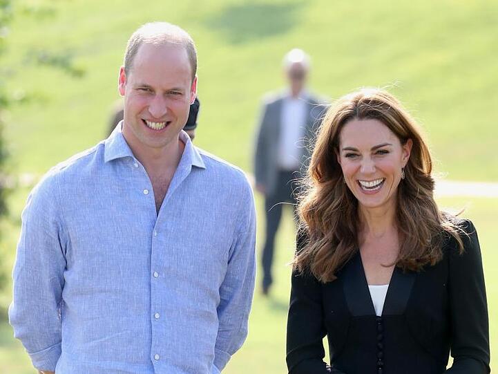 Kate, Herzogin von Cambridge, und der britische Prinz William beim Besuch im Army Canine Centre in Islamabad.