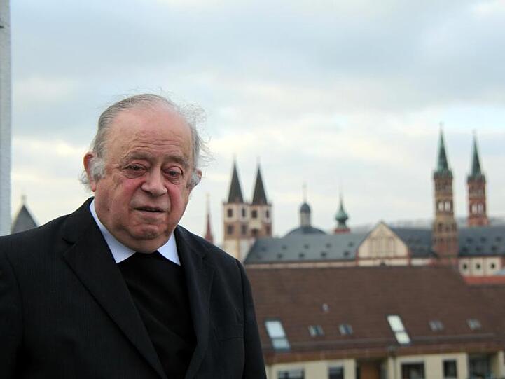 Der Würzburger Altbischof Paul-Werner Scheele ist zu sehen. Foto: Markus Hauck/Bistum Würzburg/Archiv