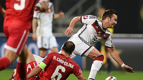 Eine Szene aus dem Hinspiel, als Deutschland mit Mario Götze den Fußball-Zwerg aus Gibraltar mit 4:0 bezwang.