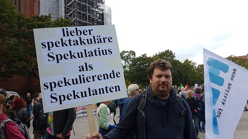 Motto: ausspekuliert! Am Samstag kamen um die 10.000 Menschen zur großen Demo gegen Spekulanten, Mietwahnsinn und für mehr Mieterschutz nach München.