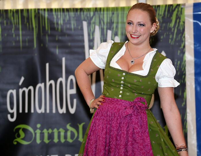 Trachtenmodenschau auf dem 27. Haderner Dorffest. Die Bilder.