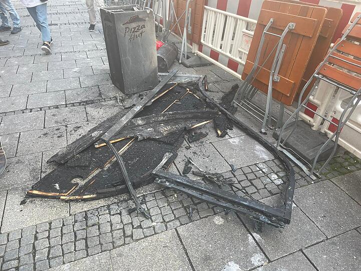 Nach Angaben der Feuerwehr entstand ein hoher Sachschaden.