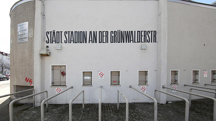 Hier hängt (noch) kein Firmen-Name.