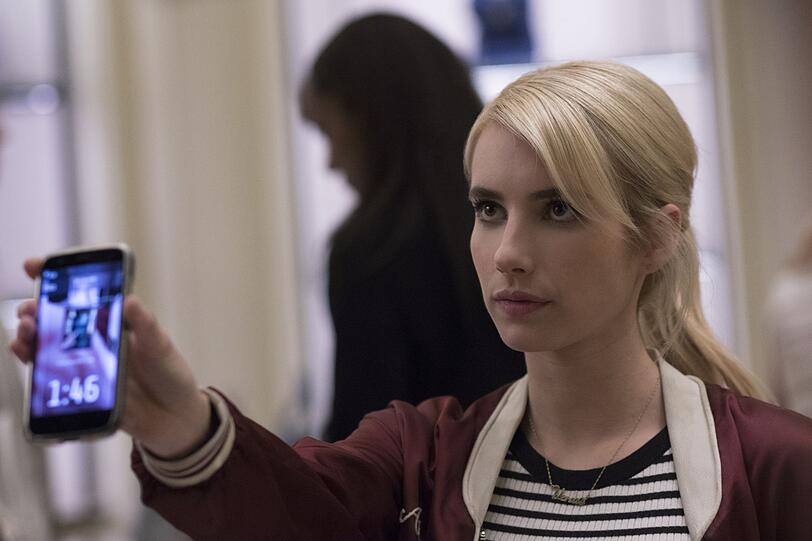 Ein illegales Online-Spiel zieht Vee (Emma Roberts) im Thriller "Nerve" in den Bann.
