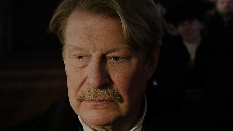 Rolf Lassgaard in der Romanverfilmung "Das Löwenmädchen". Der Coming-of-Age Film nach dem gleichnamigen Roman Erik Fosnes Hansen kommt am 14. September ins Kino.