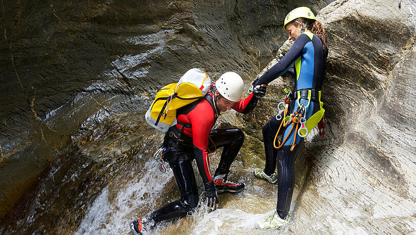 Abenteuer Canyoning: Wasserfälle, Schluchten und Naturrutschen sorgen für das besondere Erlebnis Abenteuer Canyoning: Wasserfälle, Schluchten und Naturrutschen sorgen für das besondere Erlebnis