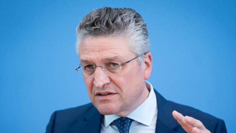 Lothar Wieler, Präsident des Robert-Koch-Instituts (RKI), gibt eine Pressekonferenz zur weiteren Entwicklung in der Corona-Pandemie.