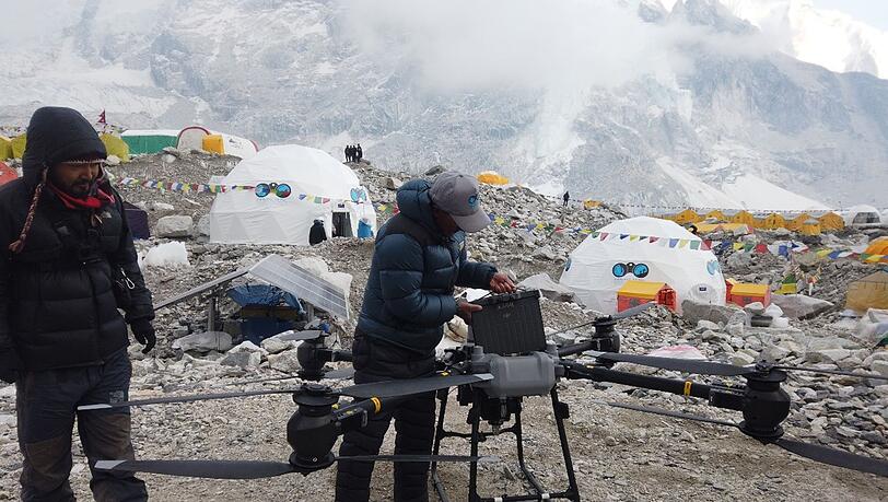 Drohnen sollen helfen, die Sicherheit am Everest zu erhöhen.