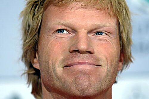 Oliver Kahn flirtet mit Schalke. Trotzdem glaubt Ex-Kollege Oliver Kreuzer der ehemalige Keeper sei beim FC Bayern besser aufgehoben.