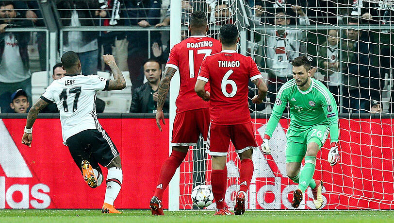 Sven Ulreich: Note 3.
Sah etwas unglücklich aus beim Anschlusstreffer zum 1:2, als ihm der Ball unter dem Körper durchgespitzelt wurde. Danach wieder aufmerksam und sicher. Sven Ulreich: Note 3.
Sah etwas unglücklich aus beim Anschlusstreffer zum 1:2, als ihm der Ball unter dem Körper durchgespitzelt wurde. Danach wieder aufmerksam und sicher.