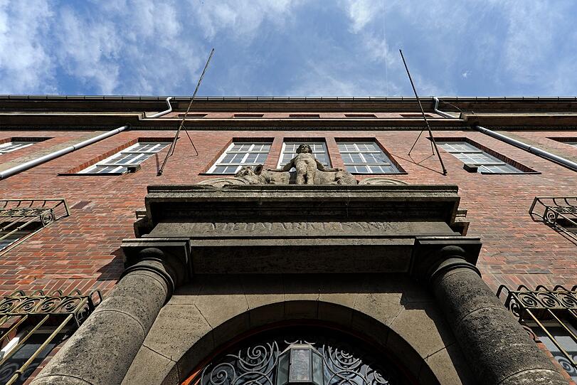 Zenettistraße 17: Die ehemalige Bank für Viehhändler und Metzger ist denkmalgeschützt und einsturzgefährdet. Hier soll ein Forum für Humor und Komische Kunst entstehen.