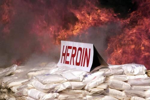 Als ihr Sohn geschnappt wurde, dealte die Mutter weiter mit Heroin.