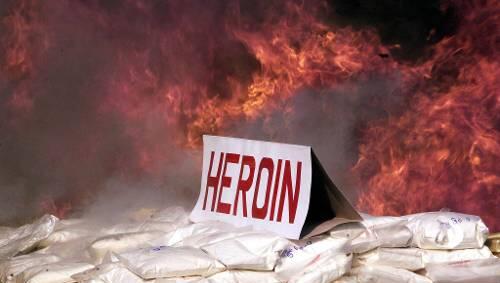 Als ihr Sohn geschnappt wurde, dealte die Mutter weiter mit Heroin.