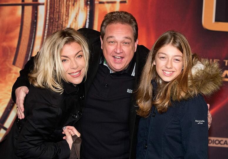 Der Schauspieler Oliver Kalkofe kommt mit seiner Frau Birte Schielke und Tochter Celina zur Premiere des Kinofilms "Die Tribute von Panem - Catching Fire" am Potsdamer Platz.