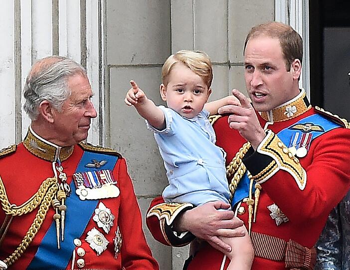 Drei zukünftige Könige auf einem Bild: Prinz Charles, Prinz George und Prinz William.