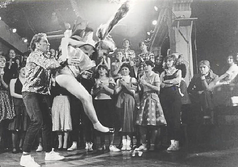 . . . Rock&rsquo;n&rsquo;Roll-Club&ldquo;. Am Ende mussten Ostertag (l. hier 37) und seine Tanzpartnerin Margit Derzbach (22) die Leinwand-Stars doch doubeln.
