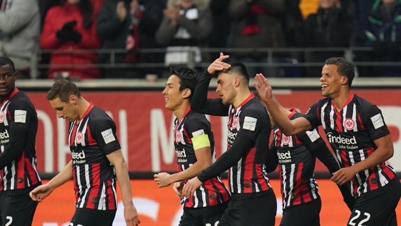 Die Eintracht-Profis feiern den Kantersieg gegen den FC Augsburg. Die Eintracht-Profis feiern den Kantersieg gegen den FC Augsburg.