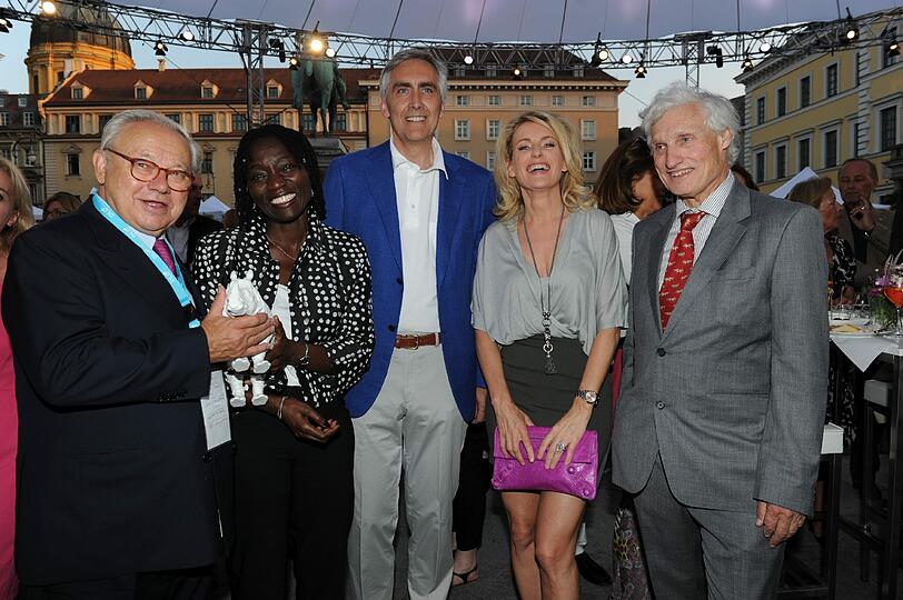 Dr. Hubert Burda, Auma Obama, Peter Löscher (CEO Siemens), Dr. Maria Furtwängler - Burda (Schirmherrin DLDwomen) und Luitpold Prinz von Bayern.