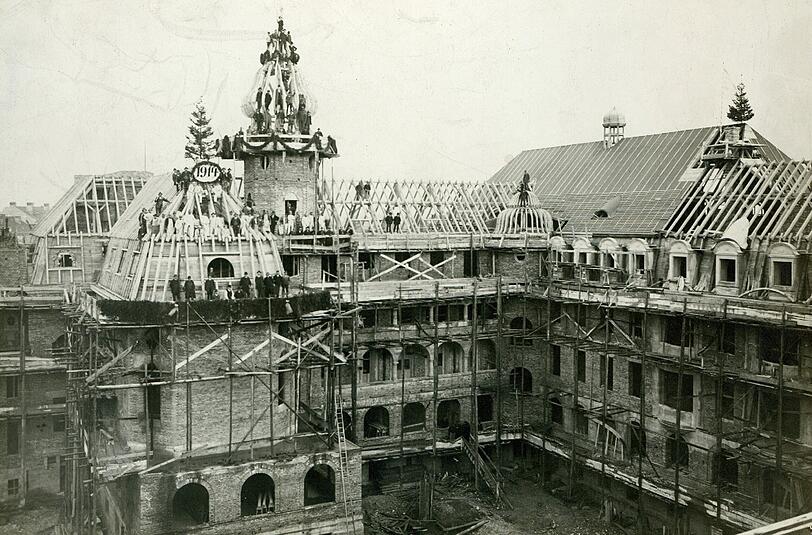 Die Frauenklinik an der Maistraße wird 100 Jahre alt.