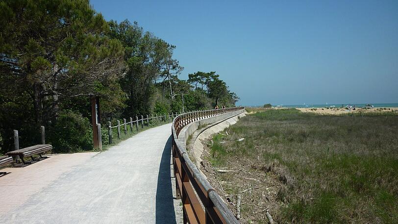 Radweg von Bibione zum Leuchtturm.