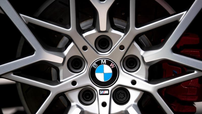 Das Logo des Münchner Autobauers BMW ist auf den Felgen eines Autos zu sehen. Foto: Sina Schuldt/Archivbild Das Logo des Münchner Autobauers BMW ist auf den Felgen eines Autos zu sehen. Foto: Sina Schuldt/Archivbild